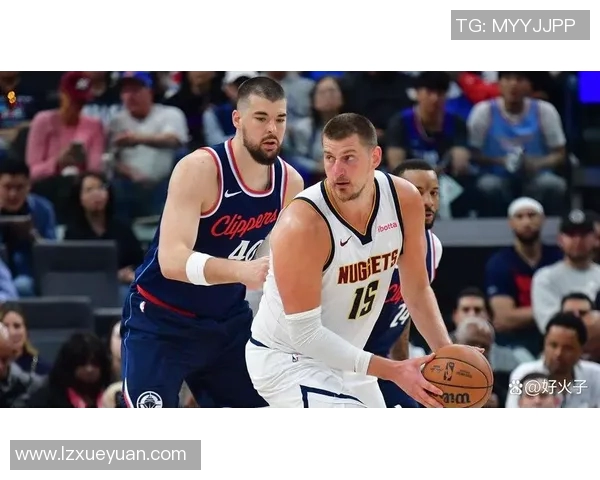 约基奇场边怒火难平与主帅激烈争执引发球队内部矛盾升级 约基奇场边怒火难平与主帅激烈争执引发球队内部矛盾升级