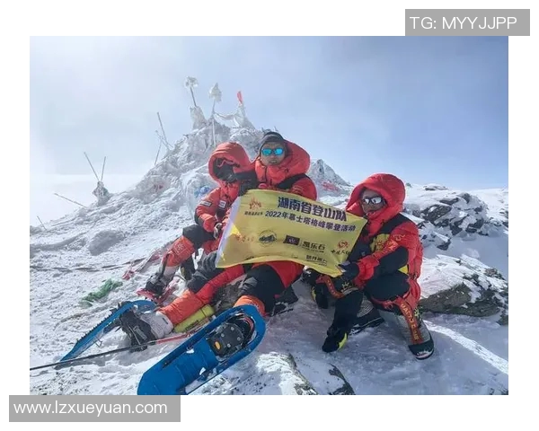 中国登山队成功开辟喜马拉雅新线路全员登顶创造历史壮举 中国登山队成功开辟喜马拉雅新线路全员登顶创造历史壮举