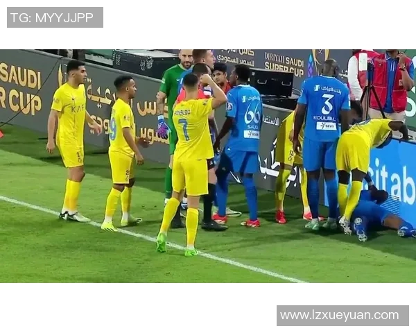 球员交易赛场爆发小插曲，裁判如何处理？